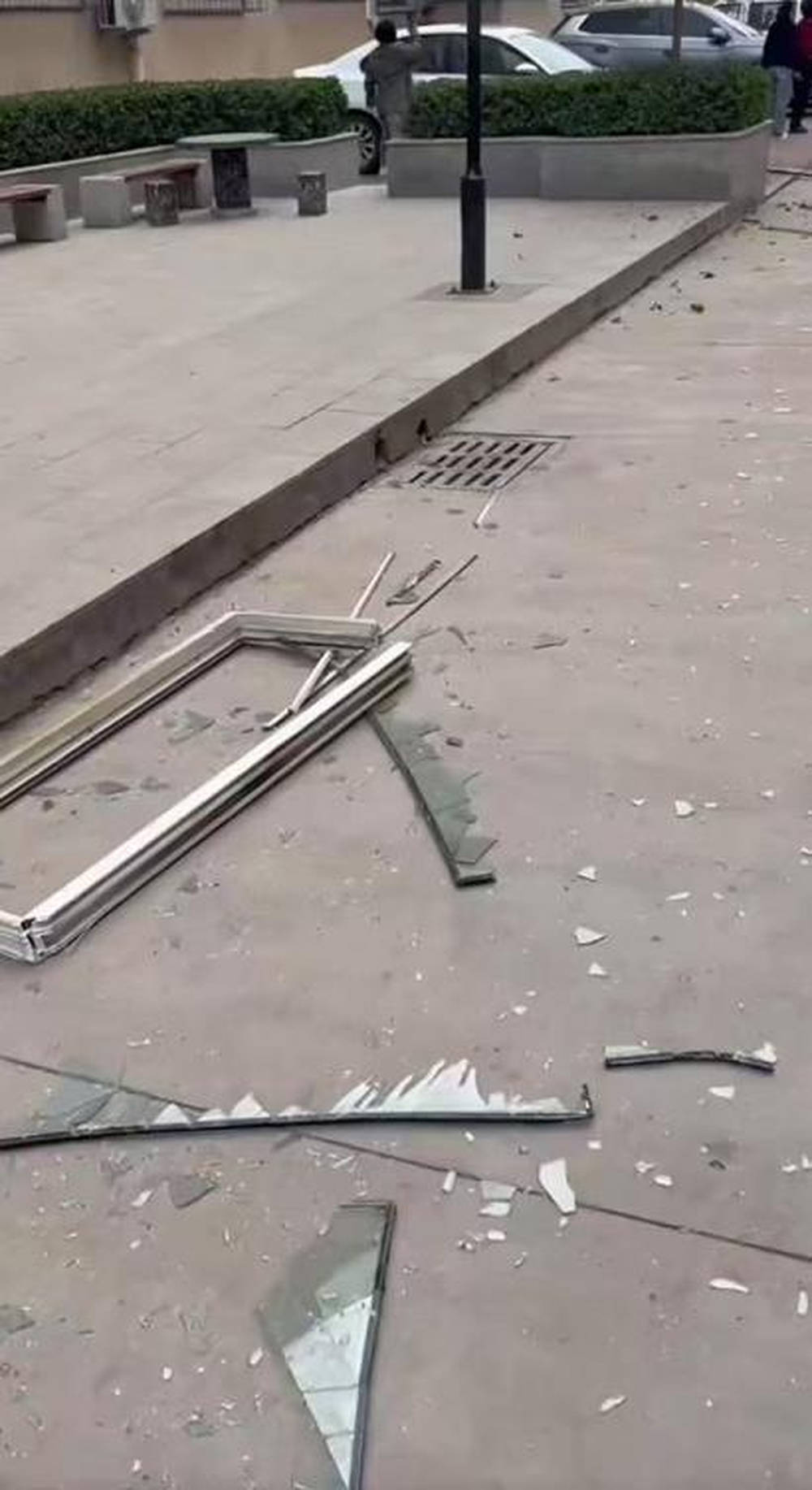 皇冠信用网结算日_山西汾阳一男子清早回家抽烟时引发闪爆皇冠信用网结算日,多户窗玻璃被震碎