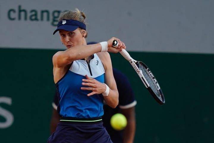 皇冠信用网开户_郑钦文法网第四轮将战萨姆索诺娃皇冠信用网开户,此前交手记录郑钦文2胜3负