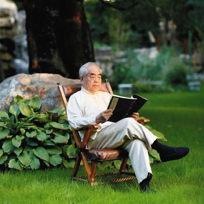 德国巴伐利亚联赛
_画家范曾女儿发文称与父亲失联德国巴伐利亚联赛
,其入股公司当晚仍直播带货,近1个月销售额过百万元