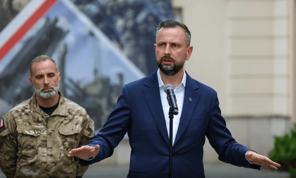 怎么申请皇冠信用網代理
_波兰防长:东部发现的不明物体为俄军用无人机