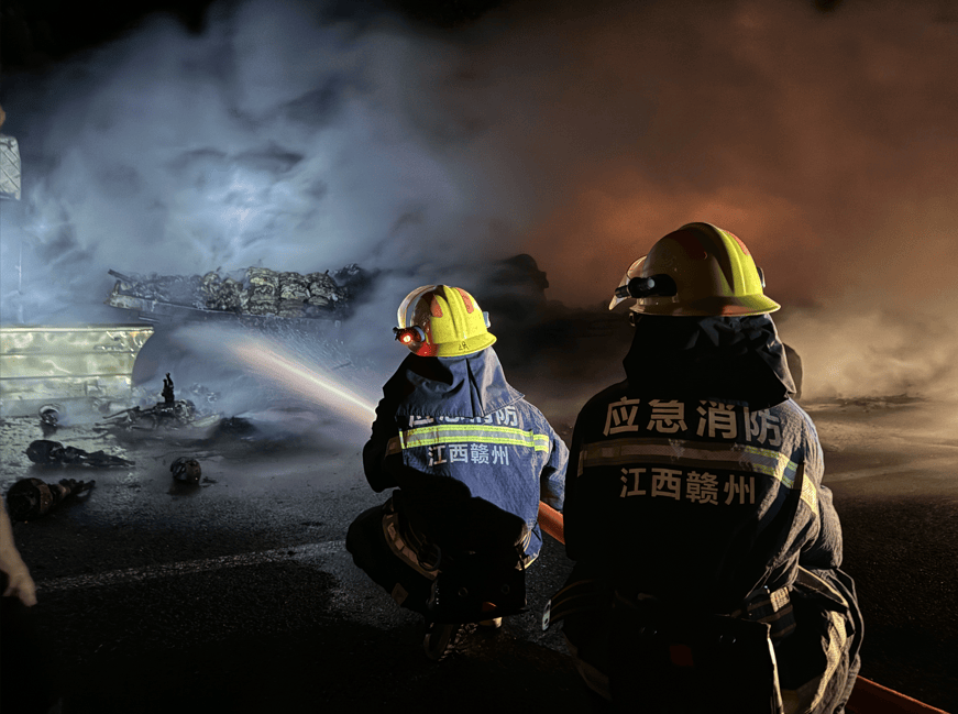 阿拉伦斯vs安提瓜_司机往后视镜一看阿拉伦斯vs安提瓜,糟了!670万元货物“葬身火海”