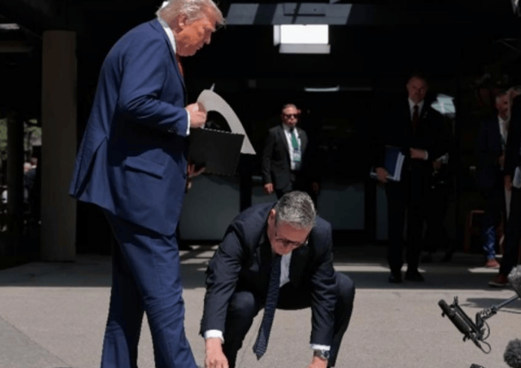 杯哥斯达黎加甲组联赛_特朗普万万不会想到杯哥斯达黎加甲组联赛,他冒着生命危险访英,斯塔默却还给了他一巴掌