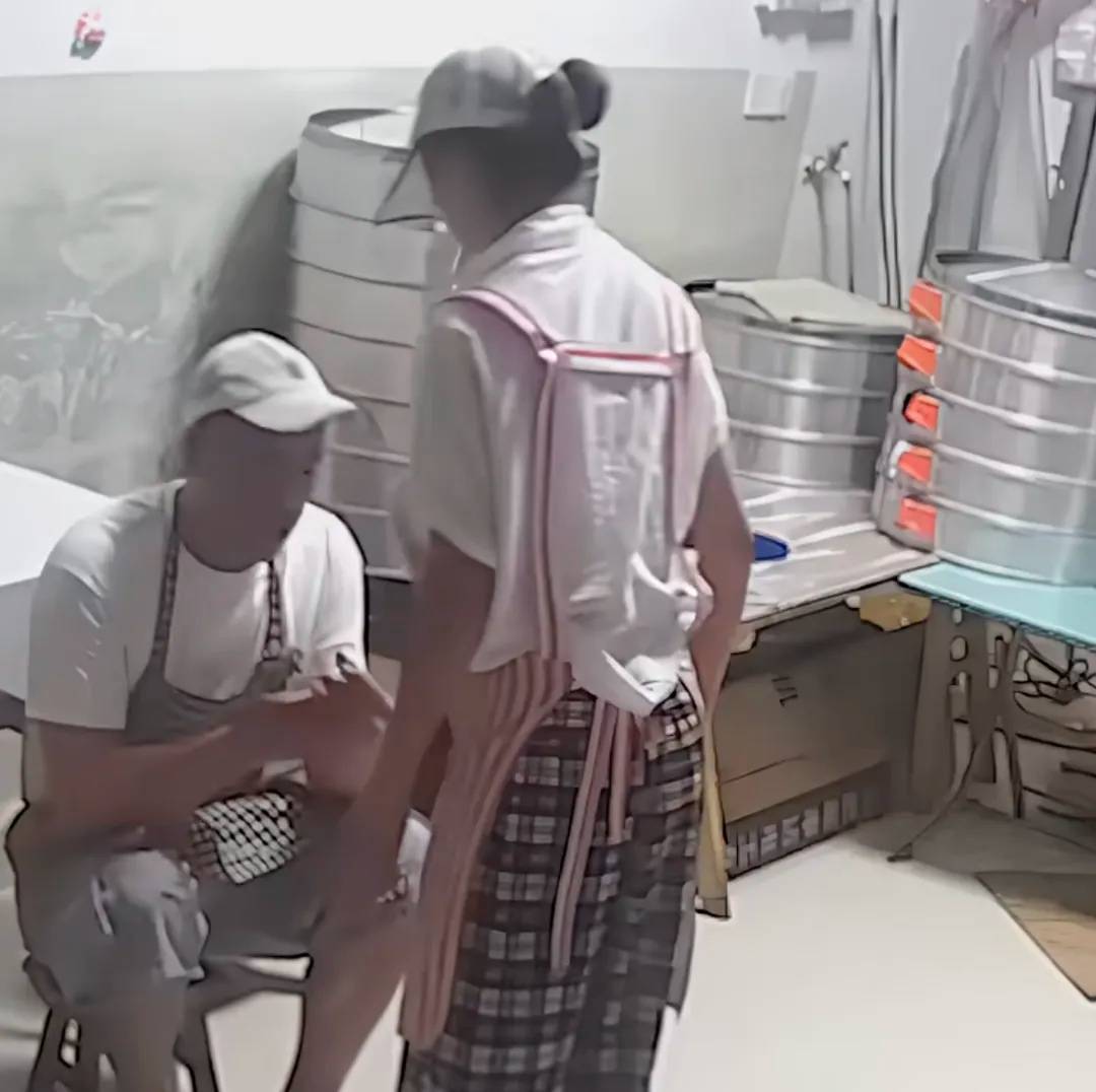 皇冠信用網网址_妻子抄起20斤油桶砸老公皇冠信用網网址,“晚10秒,后果不堪设想……”