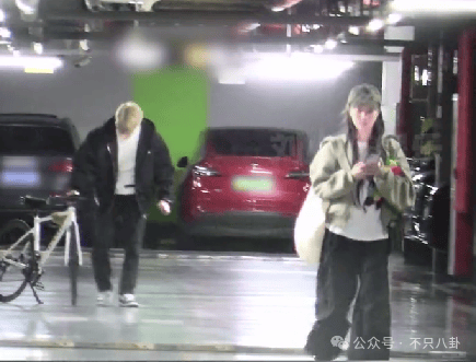 NBA篮球返水
_他俩没分手但被拍到吵架了NBA篮球返水
,吵得很凶......