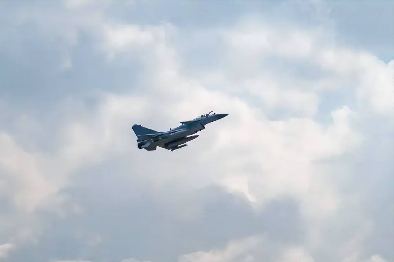 如何申请到皇冠信用網
_中国歼-10C机群飞越红海如何申请到皇冠信用網
,西方雷达竟毫无反应!印尼马上宣布采购42架