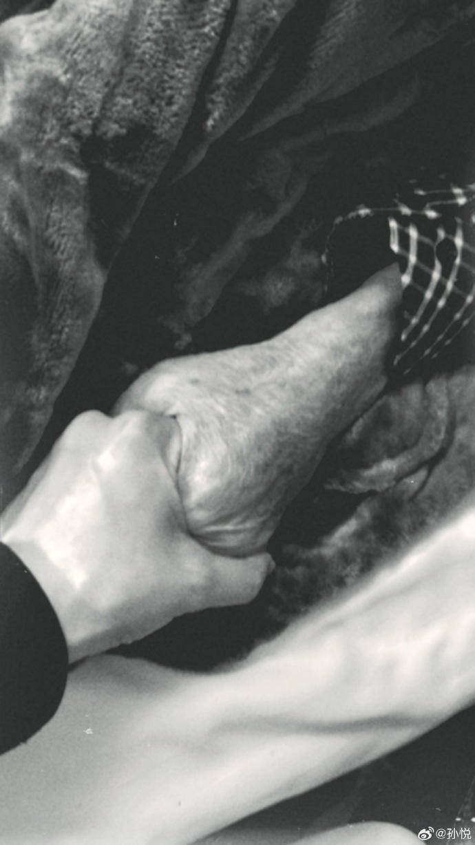 皇冠信用網出租
_歌手孙悦因家人去世皇冠信用網出租
,取消演出,曾为照顾儿子淡出乐坛