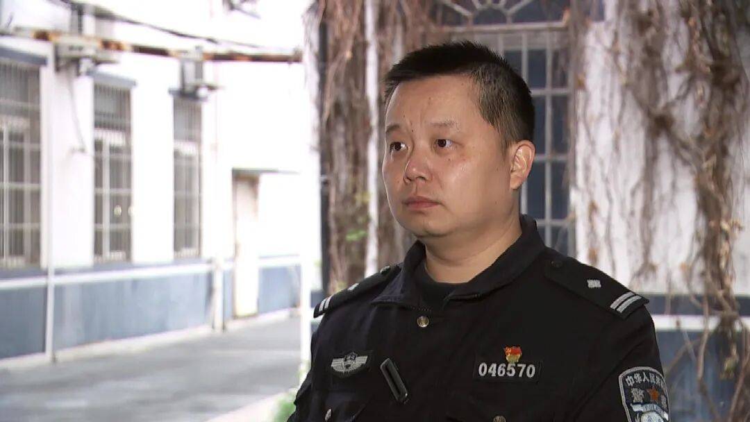 皇冠信用網出租
_因妻子没带包子回家皇冠信用網出租
,浙江一男子怒把30斤行李箱从6楼扔下,还称“砸到人了我就负责,没砸到就没事”,目前该男子已被刑拘