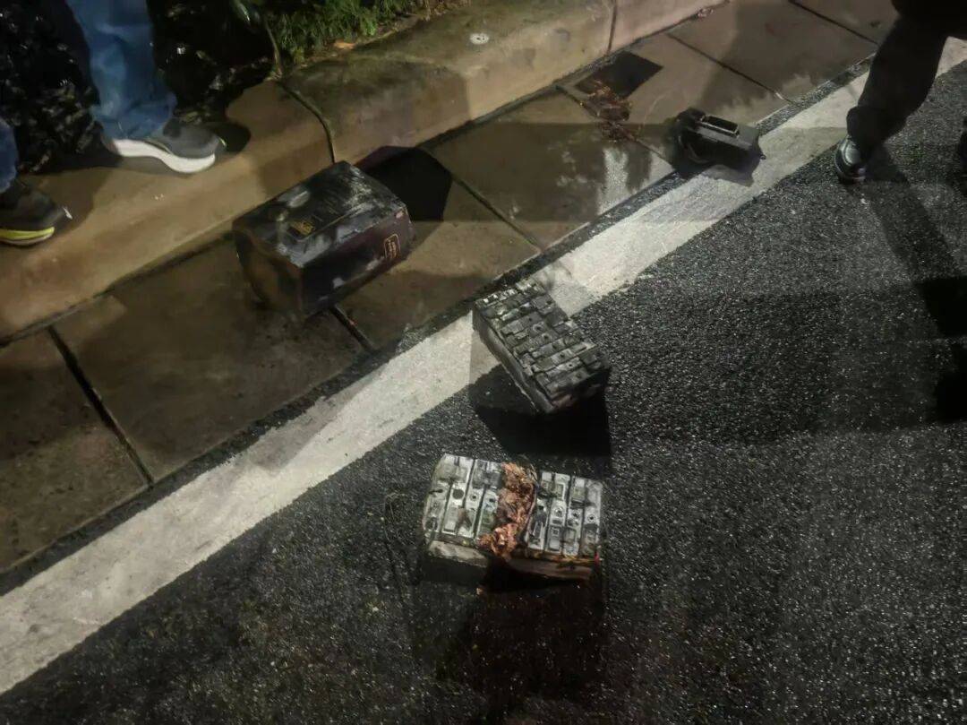 皇冠体育App下载
_集中曝光皇冠体育App下载
!郑州市2025年11月共发生13起电动自行车火灾!