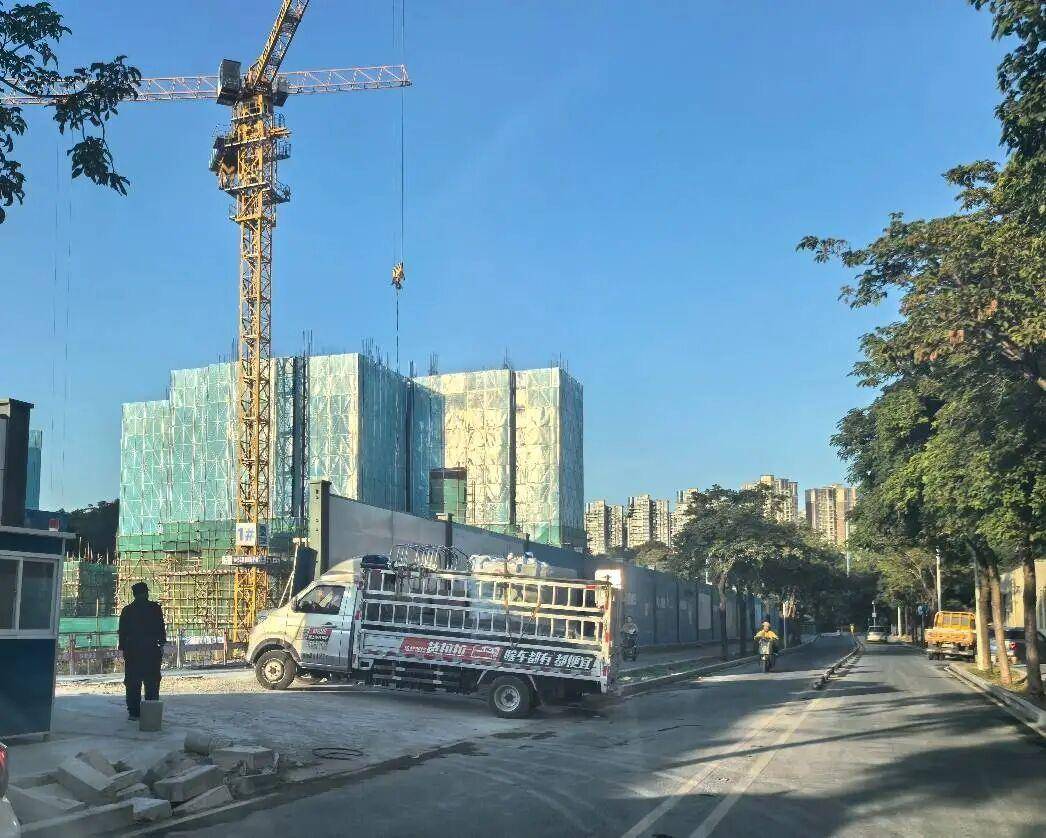 皇冠体育正网_深圳一1800平绿地遭破坏!部门确认无证施工皇冠体育正网,将重点巡查