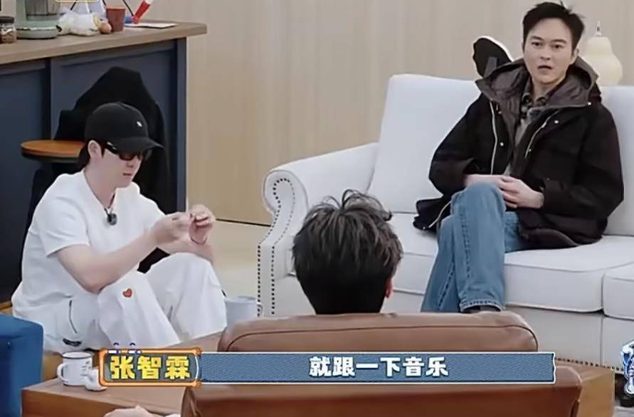 皇冠信用平台出租出售_张智霖、袁咏仪的儿子在《歌手2025》实习时给陈楚生做过“光替”皇冠信用平台出租出售,张智霖骄傲告诉陈楚生:儿子是学音乐的,乐器、创作、编曲都会,“比我厉害”