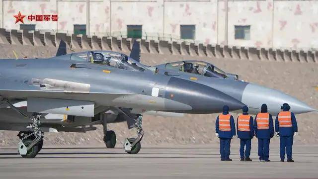 皇冠信用网网址_三代同堂皇冠信用网网址！央视首次出现歼-11、歼-11BS、歼-11BG同框画面