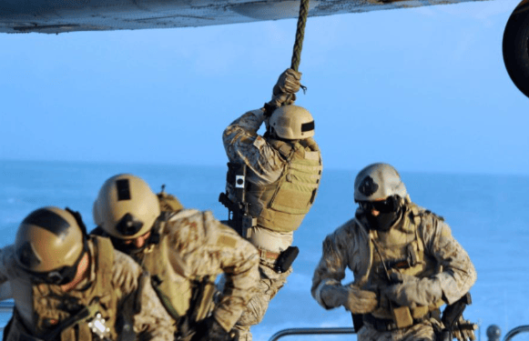 皇冠信用盘会员 _2500名美军杀进霍尔木兹海峡皇冠信用盘会员 ，却连油轮都不敢护送！伊朗这招太狠了